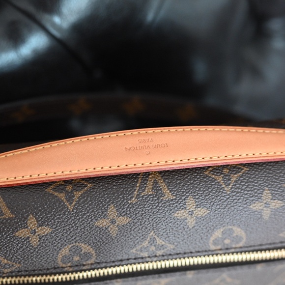 Authentic Louis Vuitton Pochette Metis Monogram Canvas - Picture 4 of 16